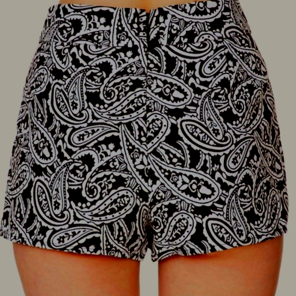 Forever 21 Shorts Size Large Paisley Print NWOT - Picture 5 of 13